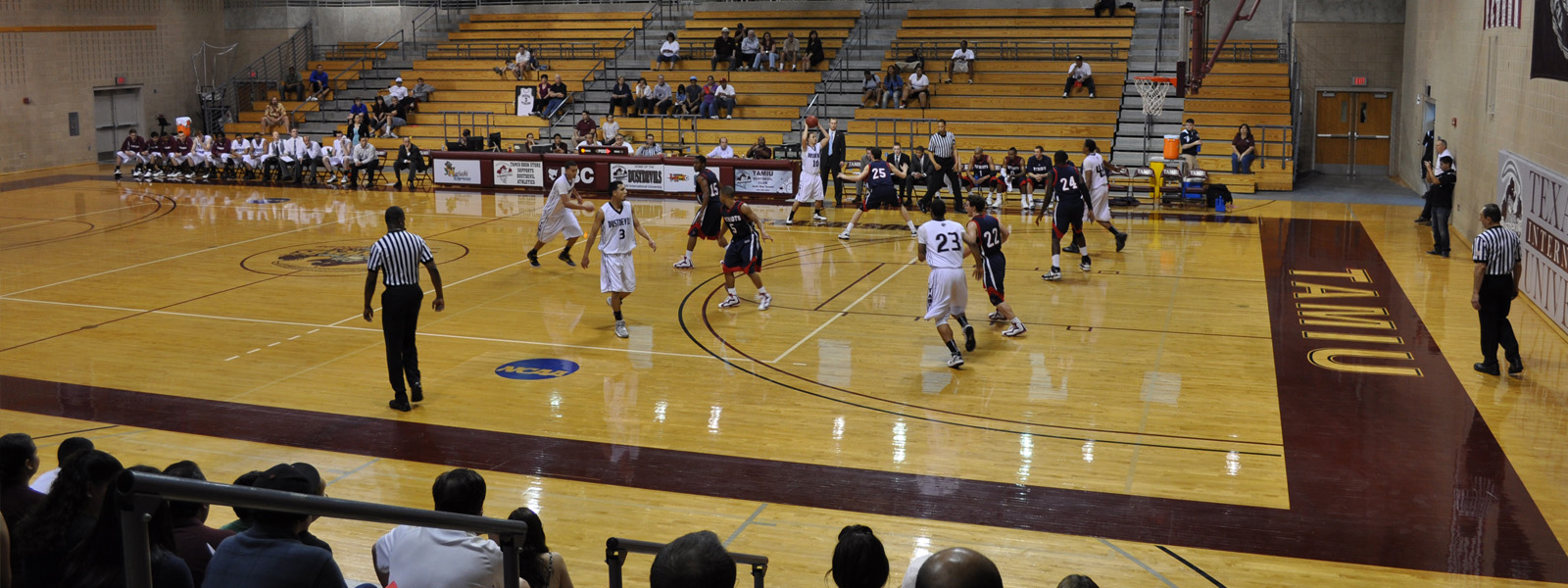 TAMIU Basketball Game