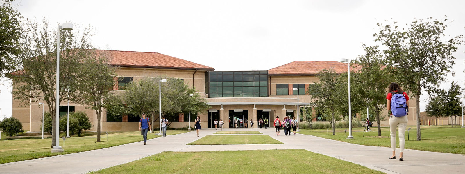 Students in front of ZSC.