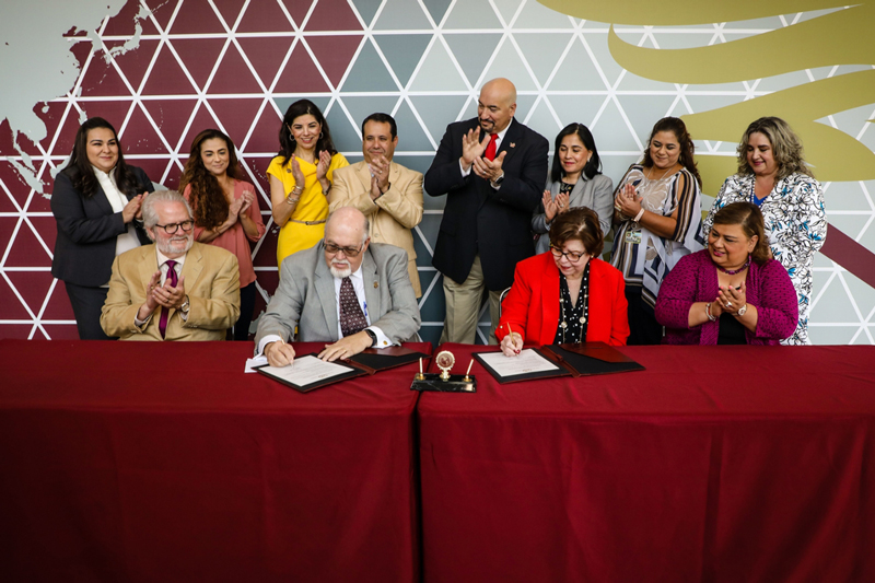 Dr. Pablo Arenaz, TAMIU president, joins Dr. Sylvia Guerra Rios, Laredo Independent School District superintendent as they sign a Memorandum of Agreement focused on college readiness. Joining on  front row is Maggie Martínez, LISD assistant superintendent  for Student Services. Back row, L-R:  Jessica Treviño, TAMIU director of recruitment; Dr. Minita Ramírez, TAMIU vice president for Student Services;  José Iznaola, Cigarroa High School principal; Guillermo Pro, Martin High School principal; Margarita Taboada, García Early College HS principal; Cassandra Mendoza, Nixon High School principal and Rosina Silva, director of Guidance and Counseling.