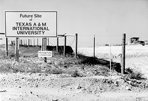 Picture showing TAMIU construction site.