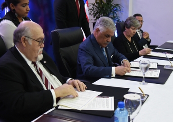 3 Signing MOU DR