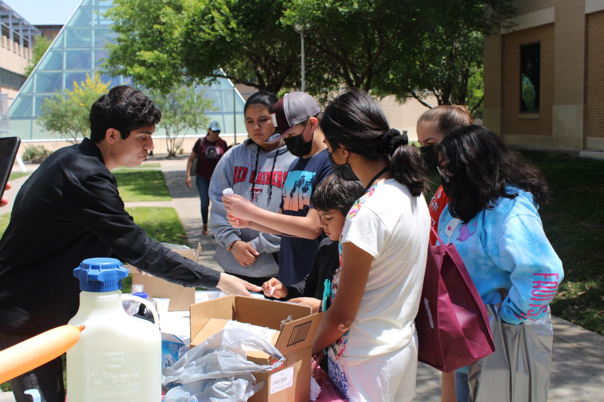 Daniel's demo at Discover TAMIU 22