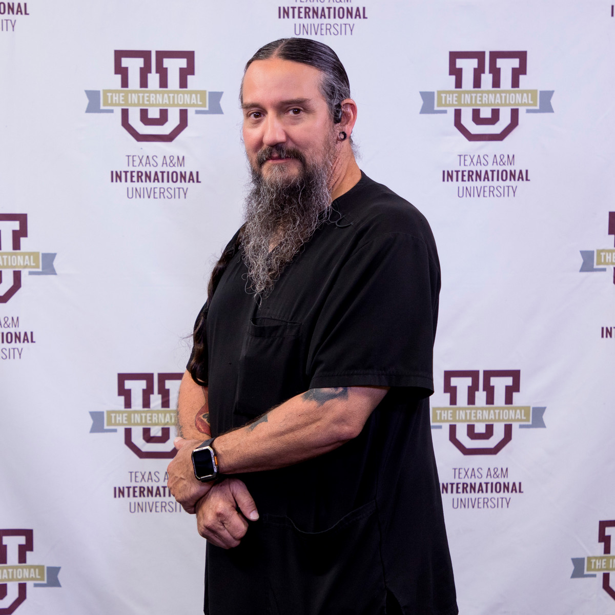 TAMIU International U Logo