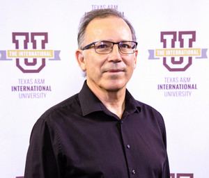 Dr. Carlos Lozano