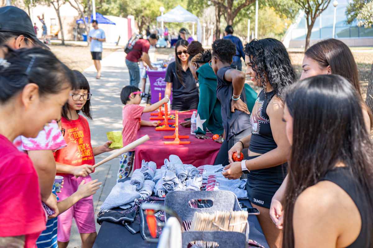 Discover TAMIU Photo