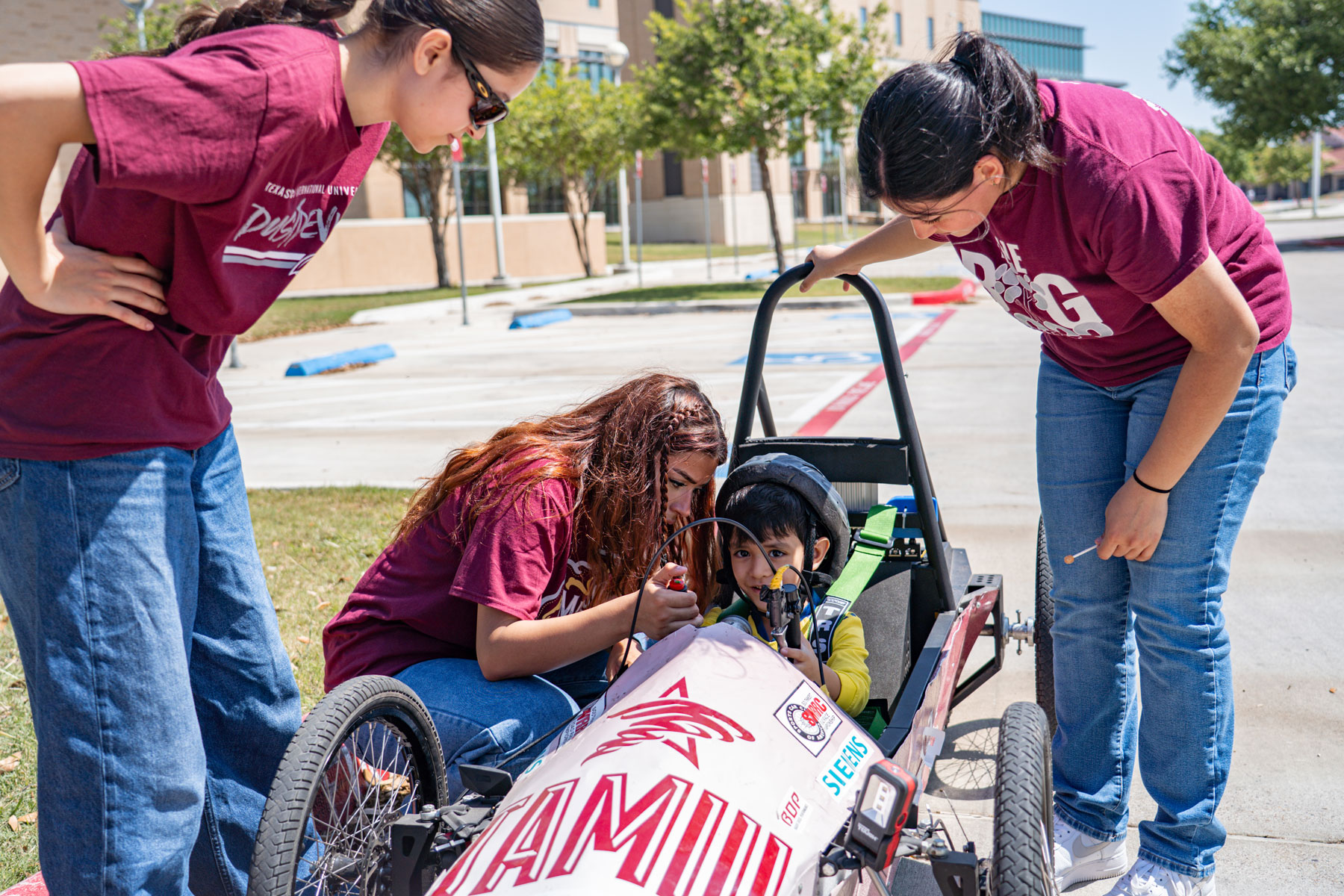Discover TAMIU Photo