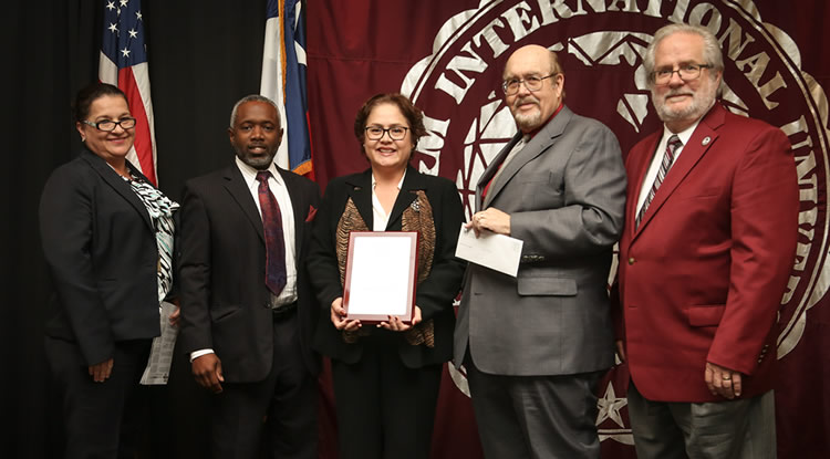 Dr. Maria Viloria Receiving Award
