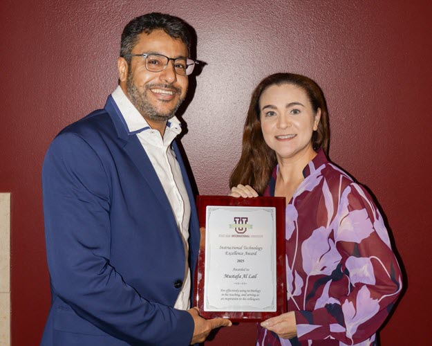 Instructional Technology Excellence Award 2025 - Dr. Mustafa Al Lail standing next to Dr. Claudia San Miguel