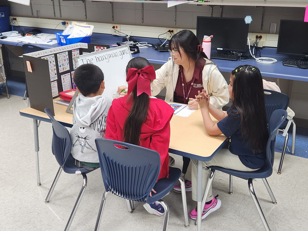 tutor at literacy center