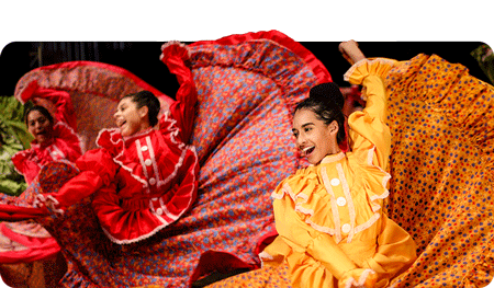 Folklórico dancers