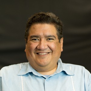 Dr. Gustavo Salazar