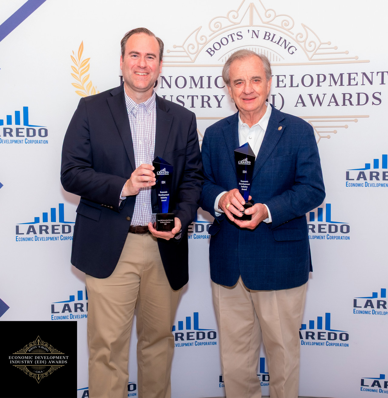 Photo of TAMIU President Maynard with former Chancellor Sharp
