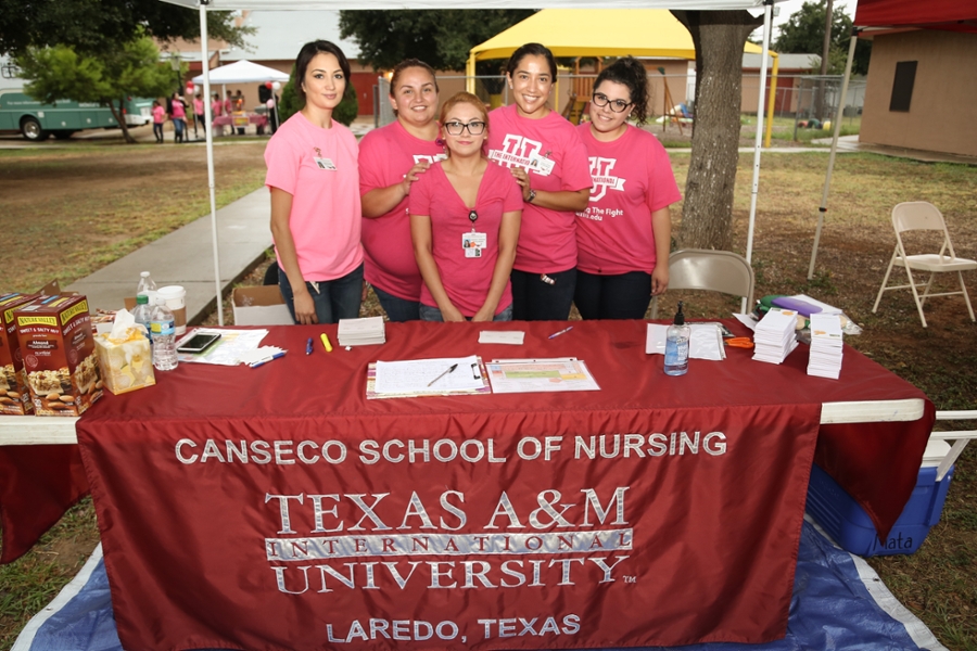 TAMIU Nursing students provide clinic.