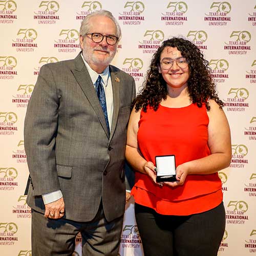 Jasmine Delgadillo receives Award