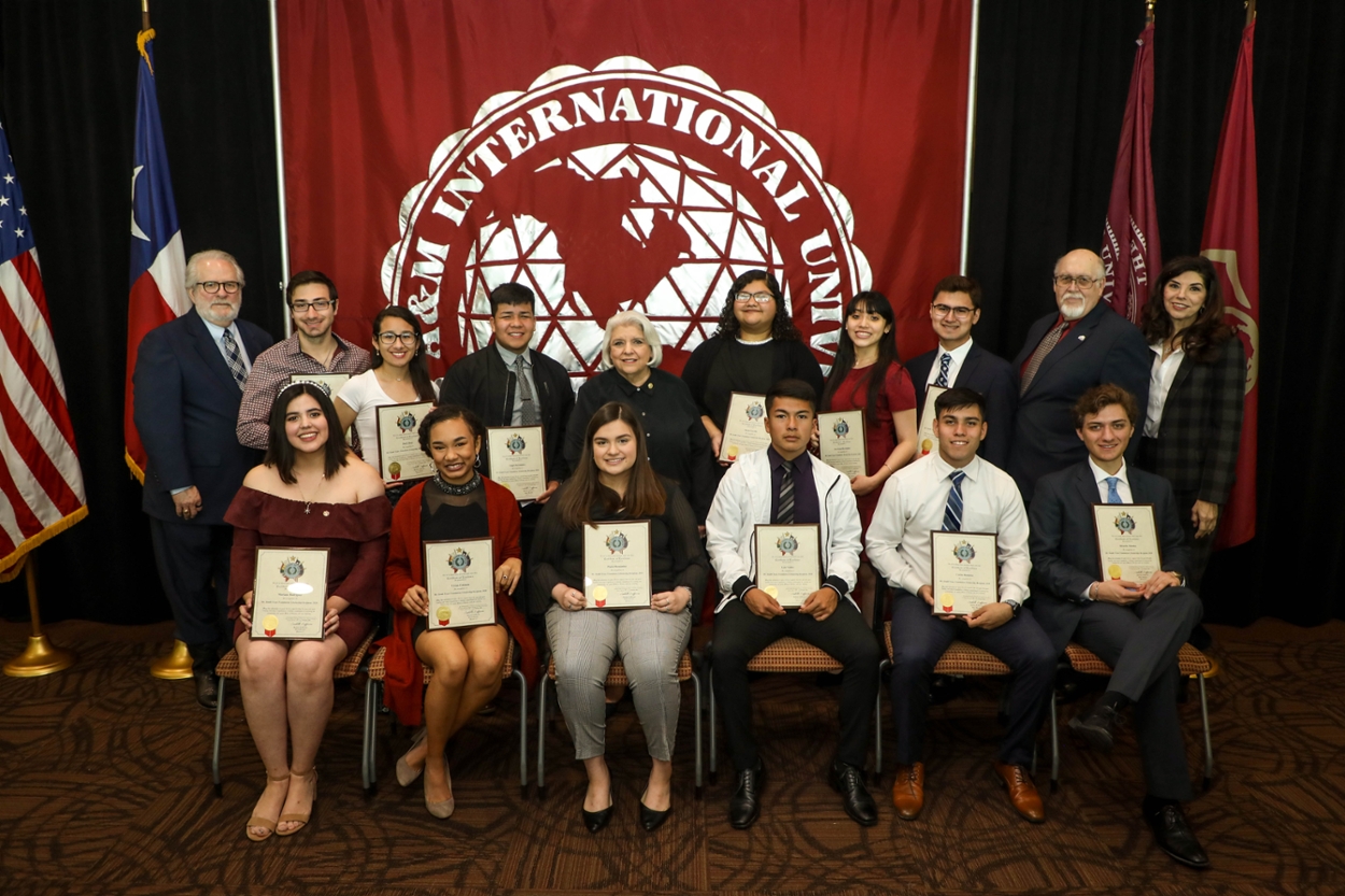 group photo of recipients