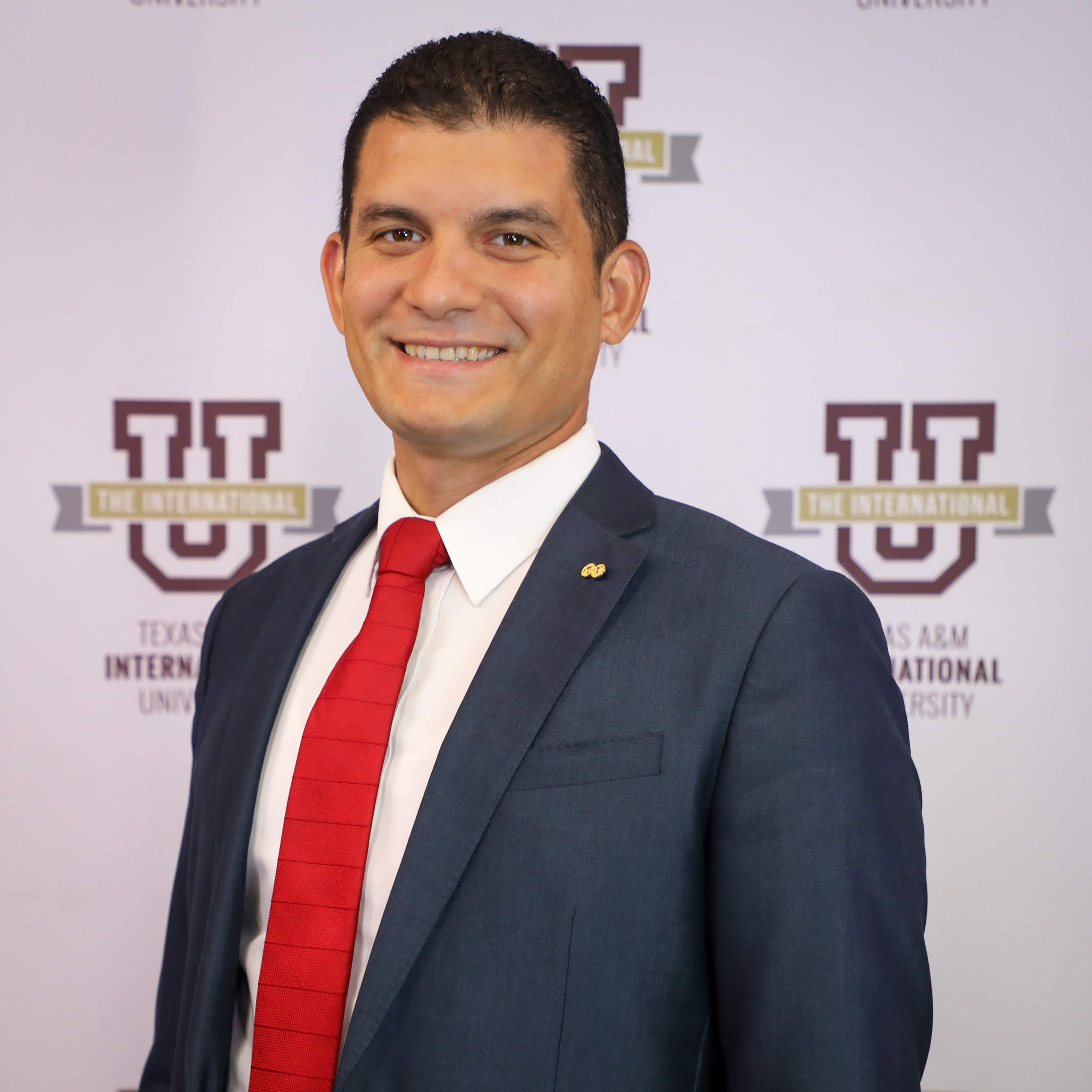 TAMIU Logo
