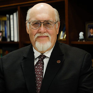 Dr. Pablo Arenaz, presidente de TAMIU