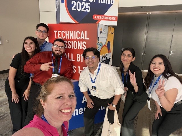TAMIU students and faculty at the ACS Meeting