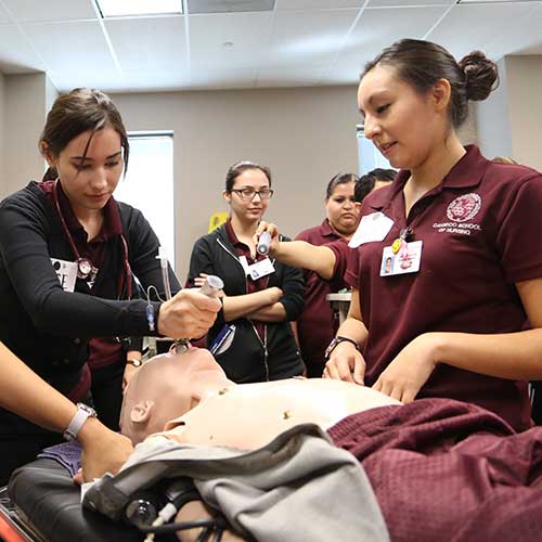 TAMIU Nursing students