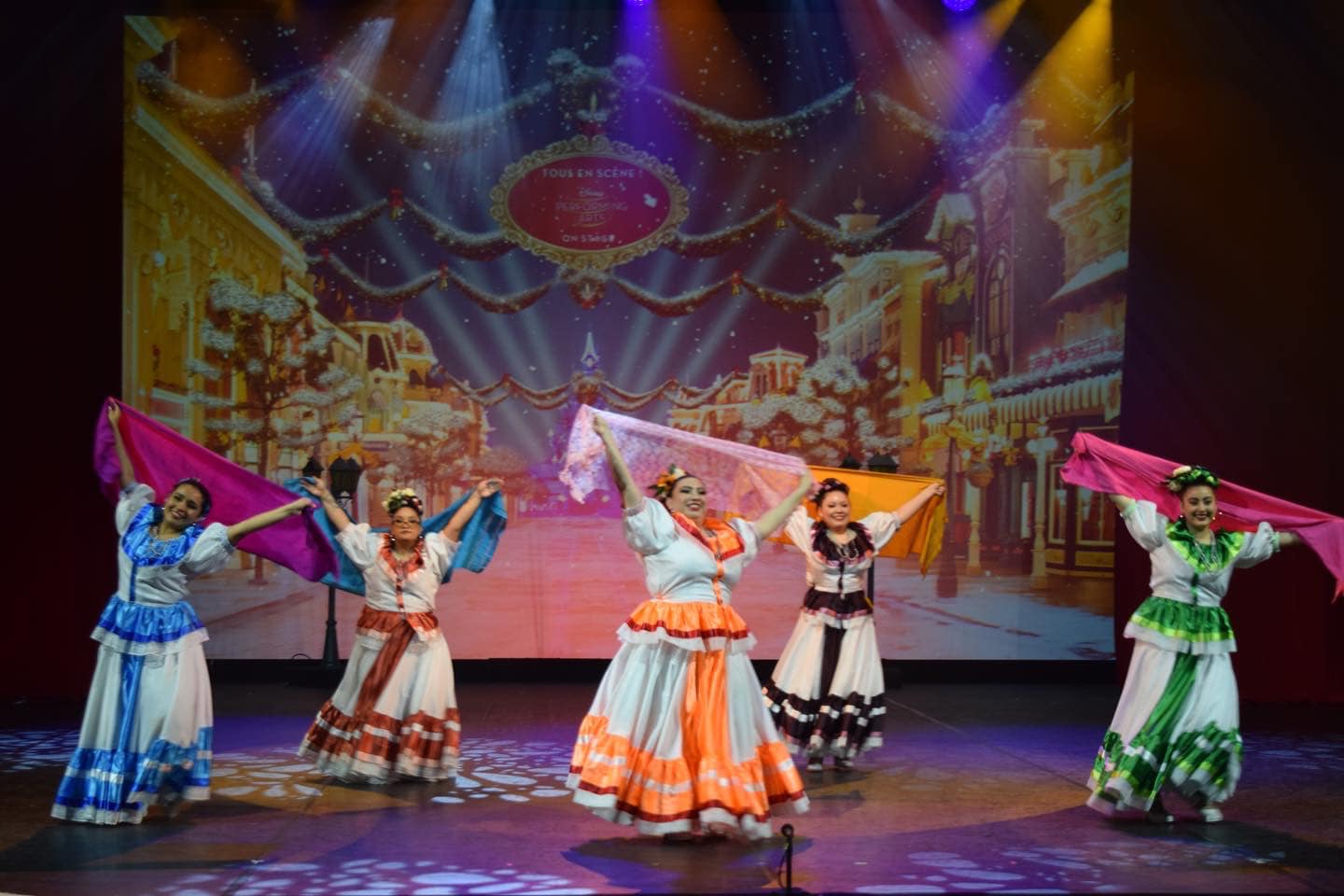 TAMIU Ballet Folklorico in France 2