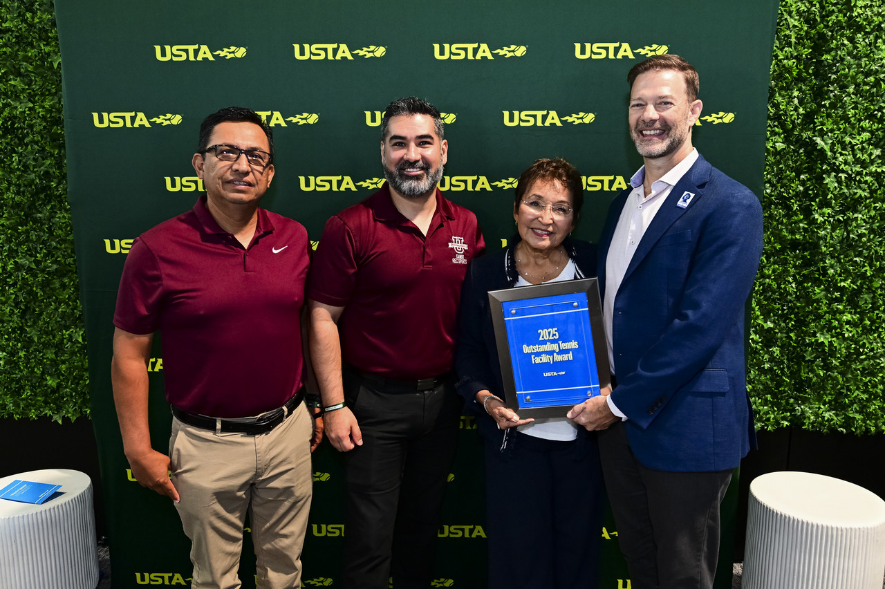 Group receiving tennis award for  City-TAMIU Tennis Complex