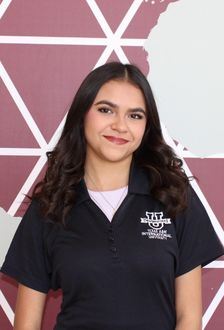 headshot of annika hernandez