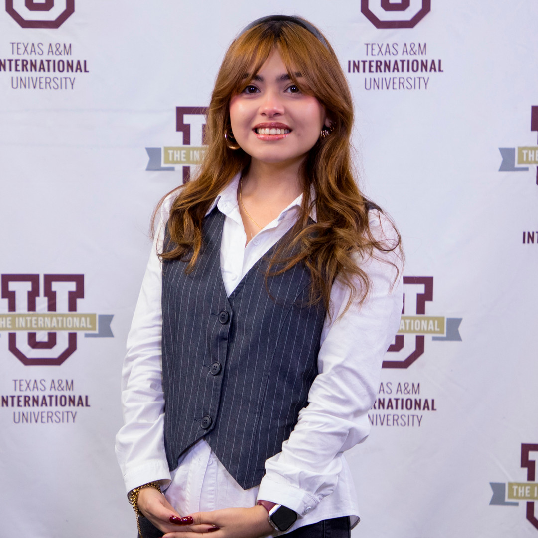 Danna Flores
