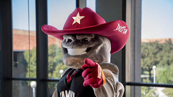 Dusty the Mascot Pointing